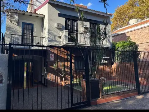 VENTA DE CASA 6 AMBIENTES EN FLORIDA