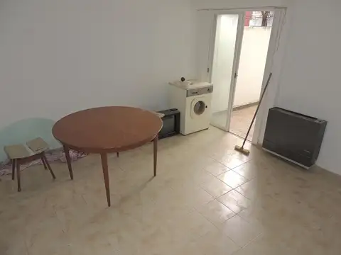 VENTA DE DEPARTAMENTO 2 AMBIENTES CON PATIO Y LAVADERO, SAAVEDRA. E-FURIO.