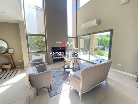 Casa 4 ambientes con 4 baños