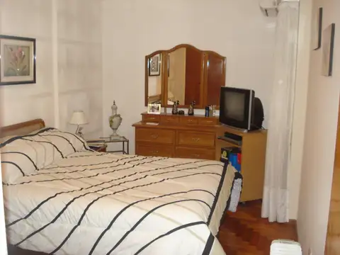 A Moreau De Justo 3700