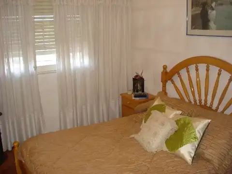 Galpon de 250 m2 con Vivienda de 4 ambientes. Lomas del mirador