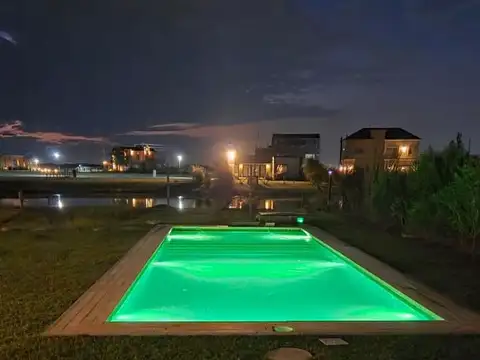Casa en Venta con 2 cocheras