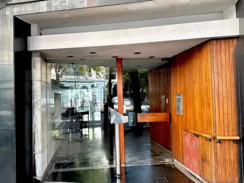 Avenida Montes De Oca 1100, Piso 1