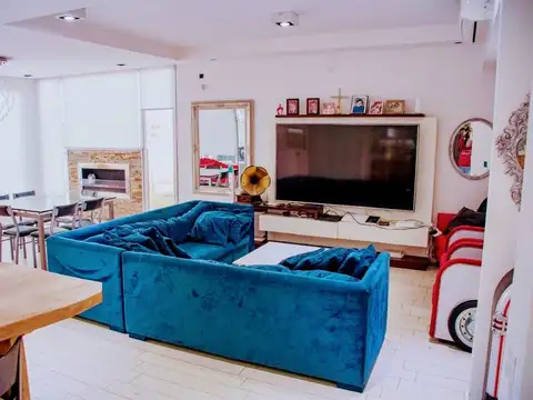 Casa 6 ambientes con 5 baños