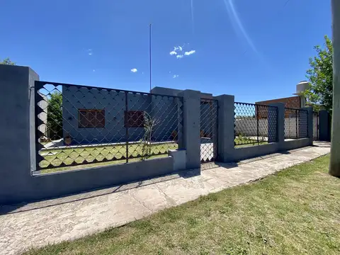 Casa en Venta de amplio parque, 3 dormitorios, terreno de 600m². La Campiña 1, Zarate