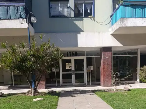 VILLA RAFFO, 4 AMBIENTES CON BALCON VISTA AL   GOLF..impecable