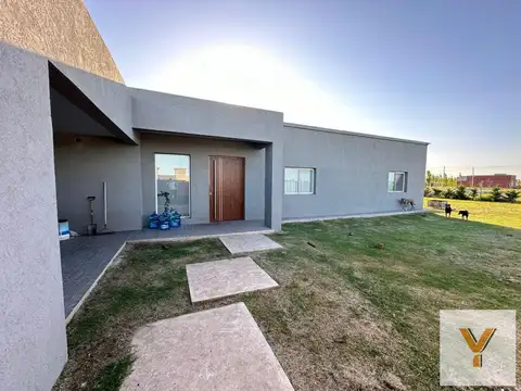 Casa en venta - 3 Dormitorios 3 Baños - 2.000Mts2 - San Andrés de Giles