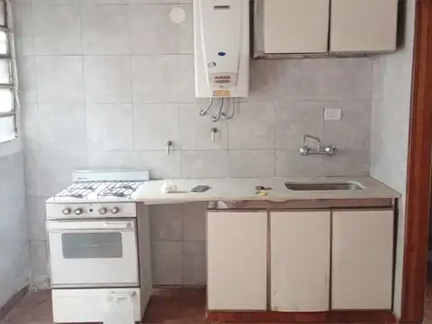 CASA 3 AMBIENTES PARA USO COMERCIAL SOBRE AV. URIBURU