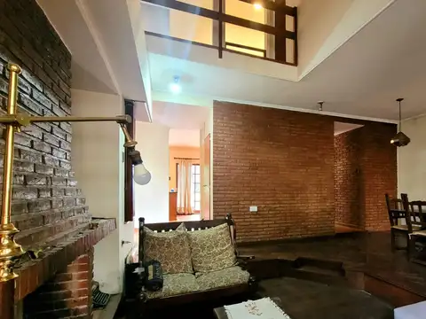 Casa 5 ambientes con 2 baños