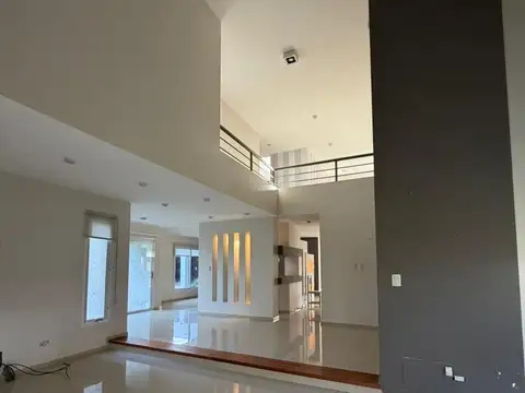CASA EN VENTA CONTRY SAN ISIDRO