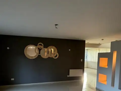 Casa 10 ambientes con 4 baños