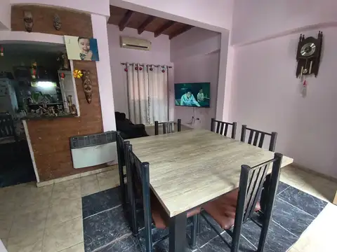 Florencio Varela, B° La Quebrada manzana E casa 100