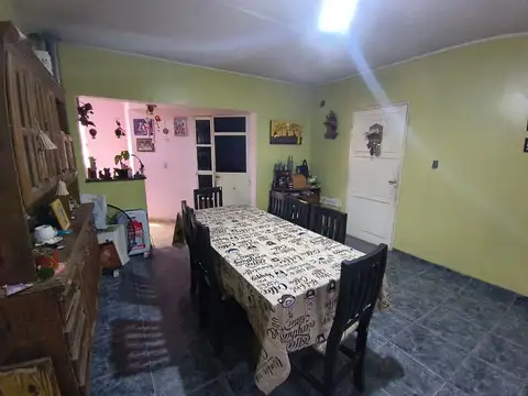 Casa 7 ambientes con 1 baño