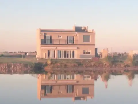 SAN VICENTE B. "Santa Clara del Sur" ESPECTACULAR CASA VISTA A LA LAGUNA FINANCIA TOMA MENOR VALOR