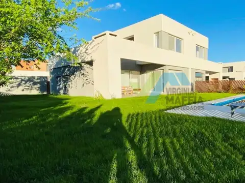 APTO CREDITO casa con pileta - Casas de Santa Guadalupe Pilar del Este