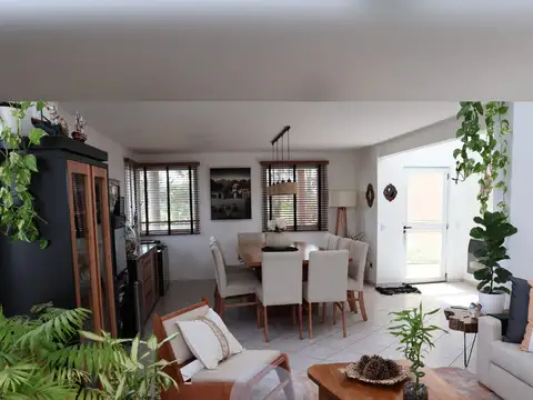 Casa 6 ambientes con 4 baños