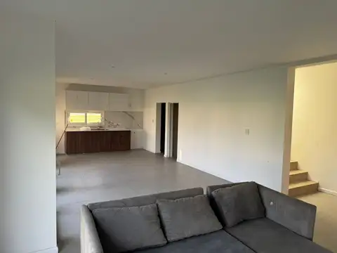 Casa 8 ambientes con 4 baños