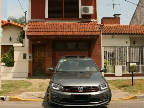 Casa en venta - 3 dormitorios 2 baños - patio parrilla  - 150 mts2 - Martin Coronado