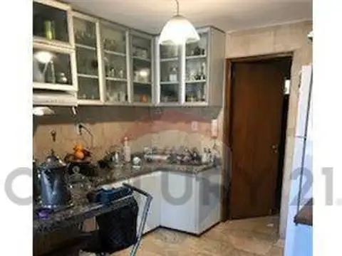 Departamento 5 ambientes con 2 baños