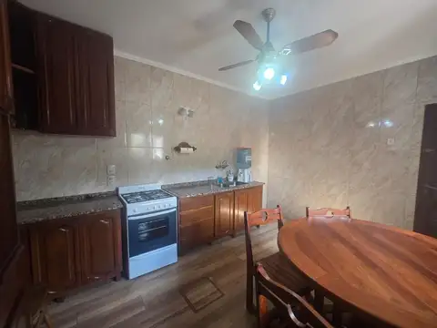 Casa 5 ambientes con 3 baños