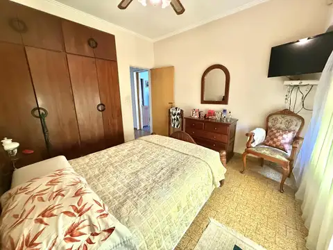 Casa en Venta con 4 cocheras