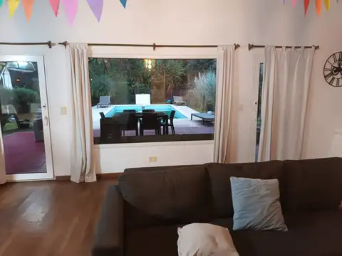 Casa 6 ambientes con 4 baños