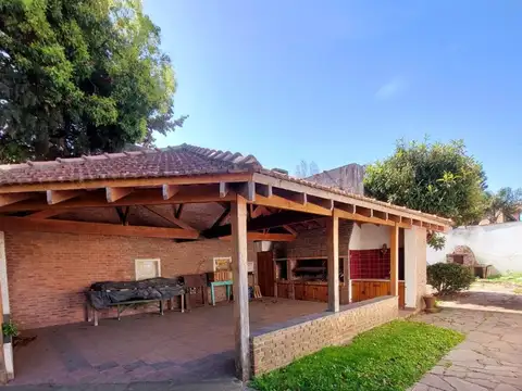 Casa en Venta con 20 cocheras