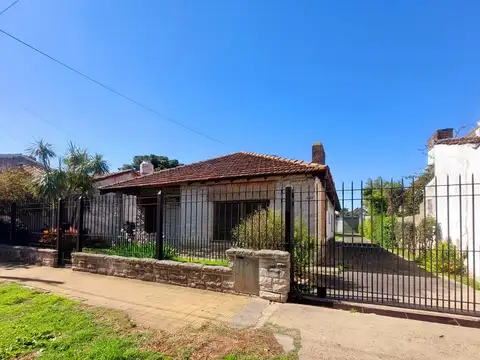 SOBRE 1188  M2 casa en una planta de 4 amb, excelñente entorno, quincho y galpón fondo