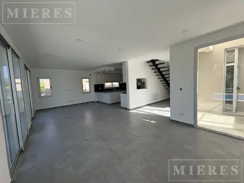 Casa en venta sobre lote interno en Barrio Vistas Puertos
