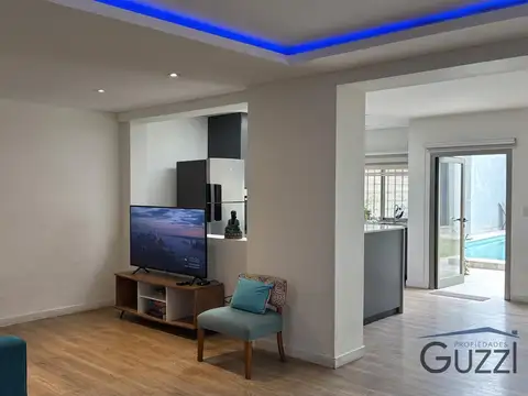 MODERNA CASA A LA VENTA 5 AMBIENTES EN VILLA ADELINA. CON JARDÍN, PISCINA Y QUINCHO. APTO CREDITO