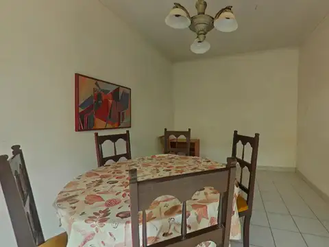 Casa en Alquiler con 1 cochera