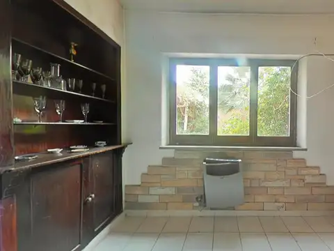 Casa 9 ambientes con 2 baños