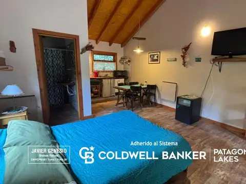VENTA CASA 100m2 mas 2 cabañas de 41m2 en lote de 1.300m2 con costa de arroyo, Villa la angostura.
