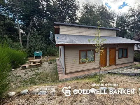 VENTA CASA 100m2 mas 2 cabañas de 41m2 en lote de 1.300m2 con costa de arroyo, Villa la angostura.