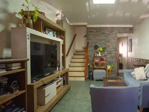 Venta dúplex 3 ambientes con garaje y patio en Haedo.