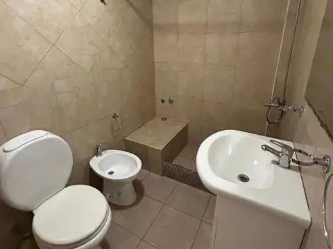 Departamento de 2 ambientes con patio.