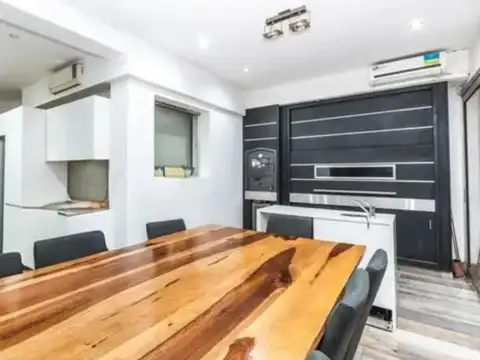 Casa 9 ambientes con 5 baños