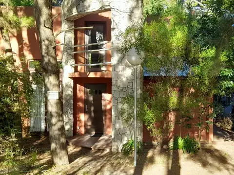 Casa 5 ambientes con 1 baño