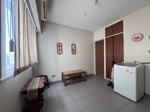 PISO DE 3 AMBIENTES CON DEPENDENCIA.