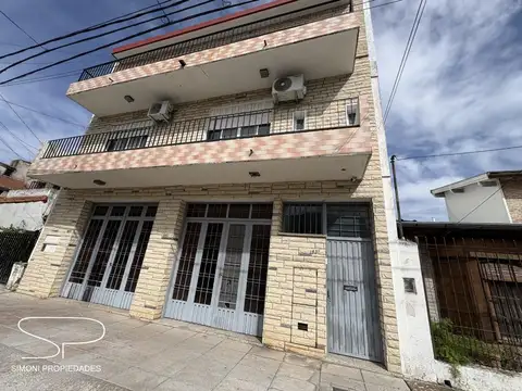 Amplio departamento de 3 ambientes con terraza y parrilla