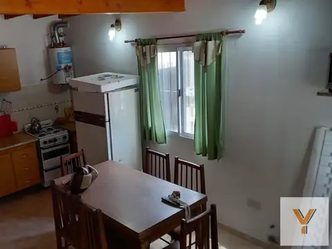 Casa 4 ambientes con 2 baños