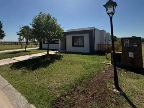 Casa en Venta en Pilar, USD 195.000