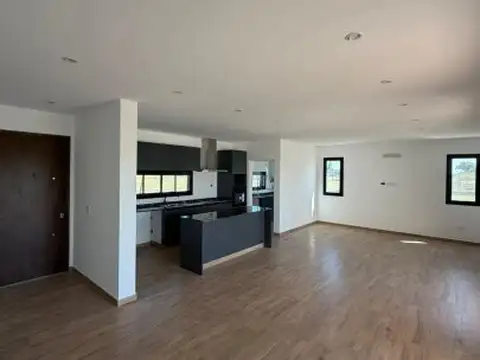 Casa en venta con 3 dormitorios y 3 baños | Área 1 | Barrio San Sebastián | Edificada en una Pl...
