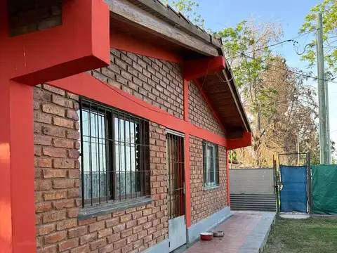 Casa en Venta con 2 cocheras
