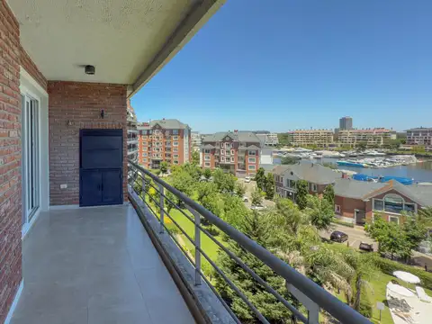 Av. del Puerto 340