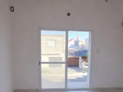 Depto Tipo Casa en Alquiler en San Justo, $ 850.000