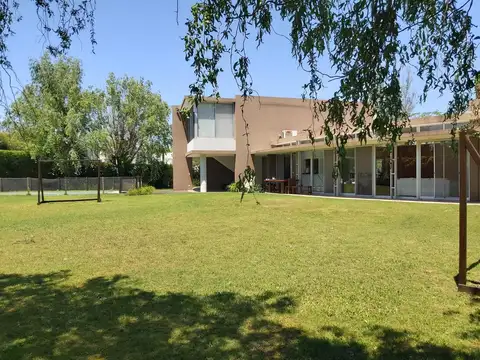 Casa 6 ambientes con 3 baños