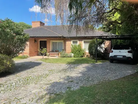Casa de 4 ambientes en una planta | Pileta | Lote de 1.084 m²