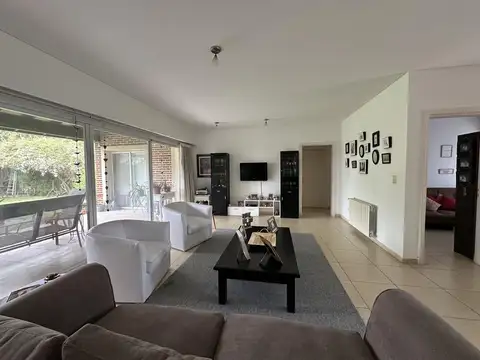 Casa 4 ambientes con 3 baños