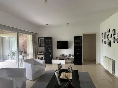 Casa en Venta con 3 cocheras